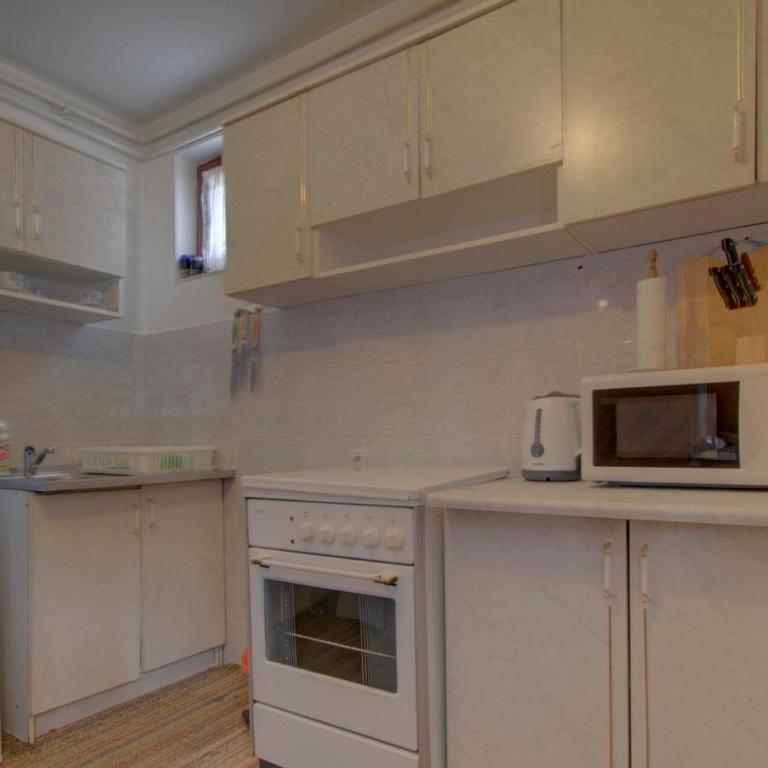 Magic Cottage - Three-Bedroom Apartment - 15