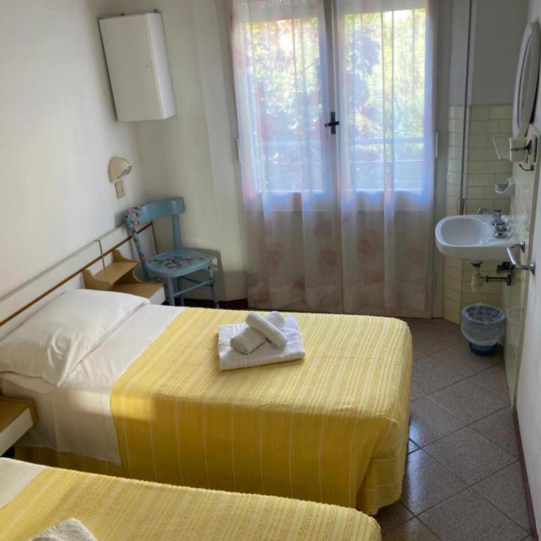 Hotel Villa Sorci - Camera Familiare con Balcone - 2