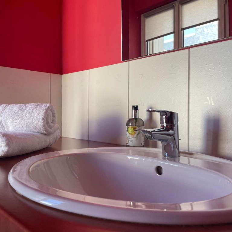 Logis Hôtel Castel de Mirambel - Chambre Lits Jumeaux - 6