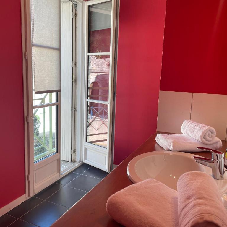 Logis Hôtel Castel de Mirambel - Chambre Lits Jumeaux - 5