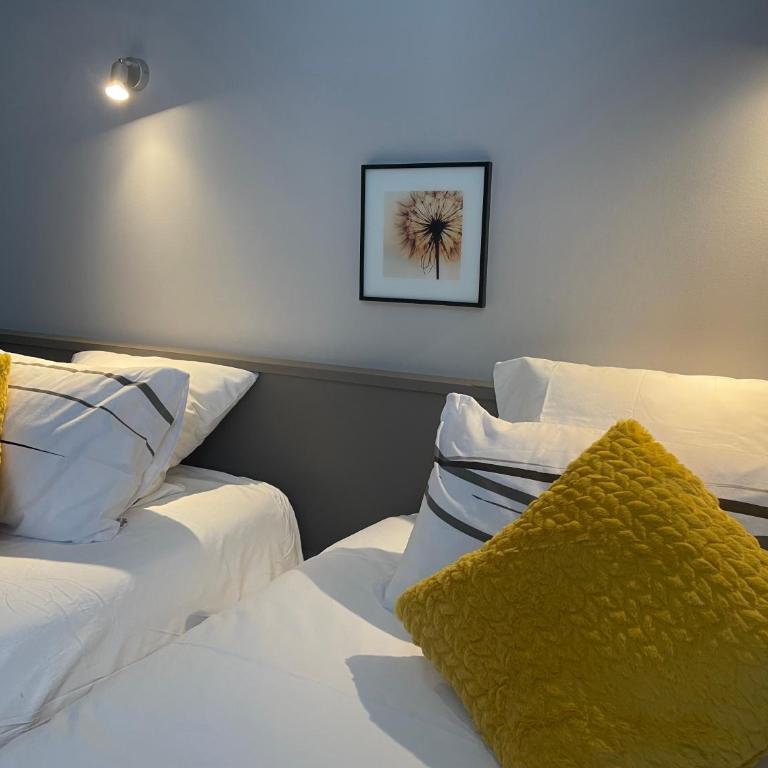 Logis Hôtel Castel de Mirambel - Chambre Lits Jumeaux - 4