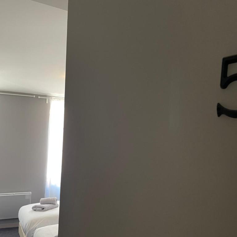 Logis Hôtel Castel de Mirambel - Chambre Triple - 3