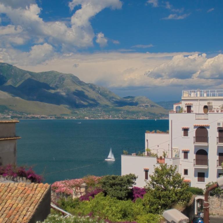 La Bouganville Gaeta - Camera Matrimoniale/Doppia con Letti Singoli con Vista Mare - 4