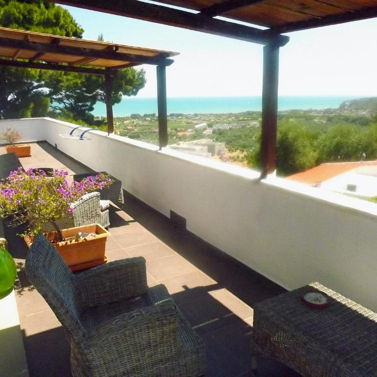 Residenza Collina Dei Pini - Camera Tripla con Terrazza - 1