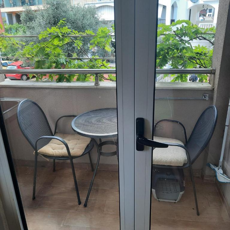 MODERN APARTMENT - BUDVA center-parking - Two-Bedroom Apartment - 4