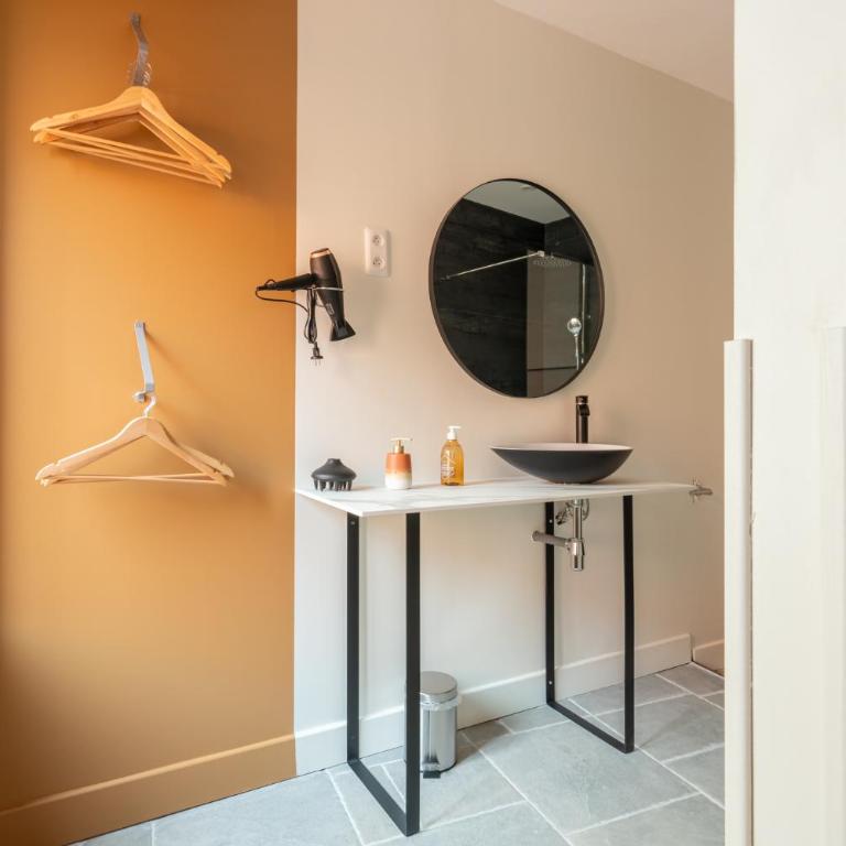 LAROZIERE Chambres d’hôtes - Chambre Double avec Salle de Bains Privative - 2