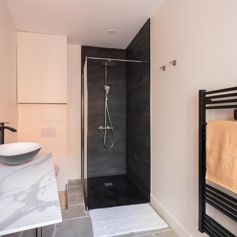 LAROZIERE Chambres d’hôtes - Chambre Double avec Salle de Bains Privative - 4