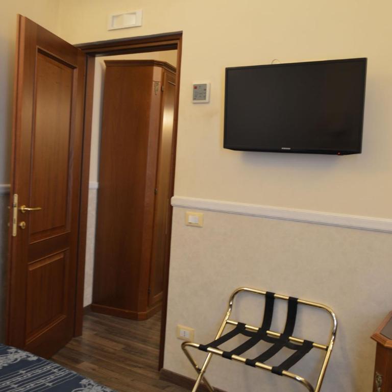 Pantheon Inn - Quadruple Room - 9