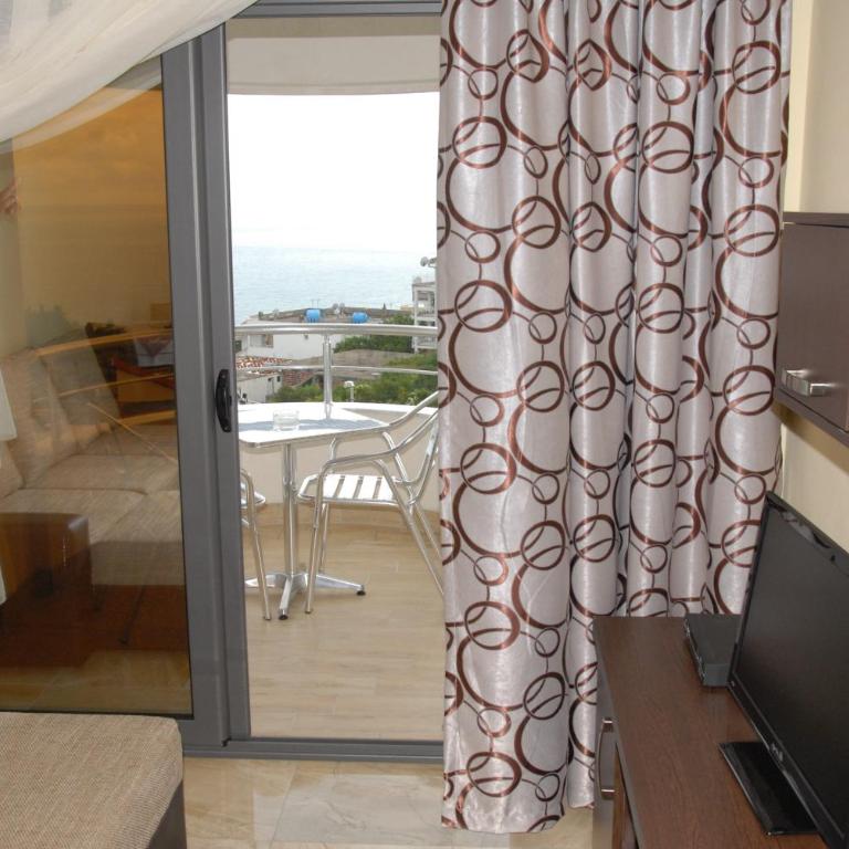 Guest House Evropa 2 - Two-Bedroom Apartment with Sea View - 13