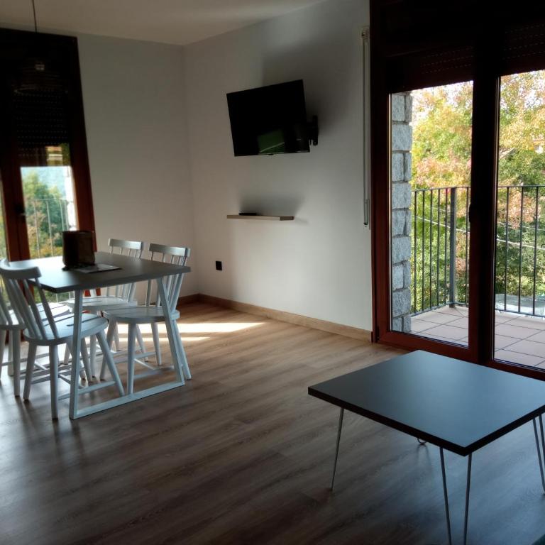 Apartamentos Fio de Neu con Ascensor, jardín, gym y parking privado - Two-Bedroom Apartment - 9