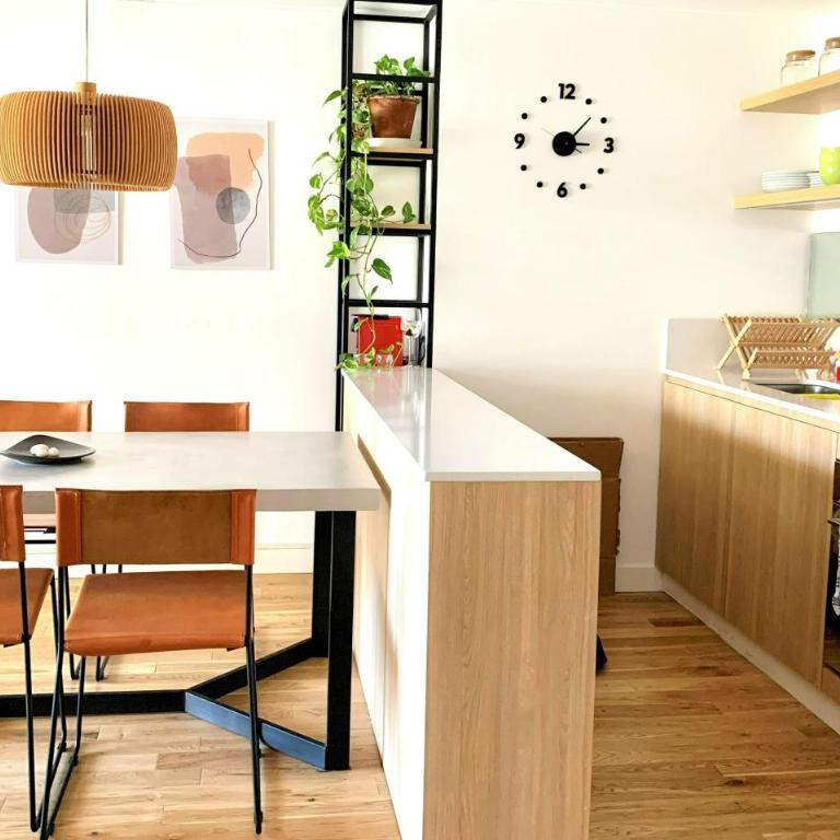 Stylish Apartment by River with Pool & Grill - Apartamento de 1 dormitorio - 1