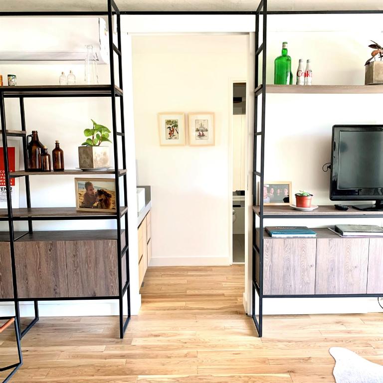 Stylish Apartment by River with Pool & Grill - Apartamento de 1 dormitorio - 16