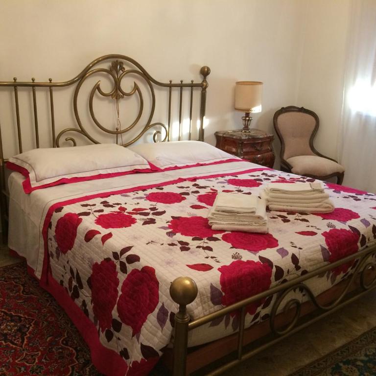 B&B Pergolesi - Queen Room with Shared Bathroom - 13