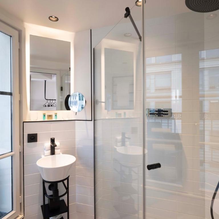 Le 12 Hôtel - Chambre Double avec Balcon - 9