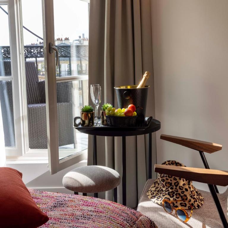 Le 12 Hôtel - Chambre Double avec Balcon - 4