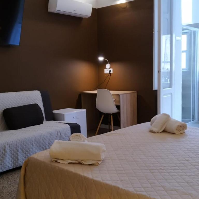 CconfortHotels Central Rooms - Camera Tripla - 3