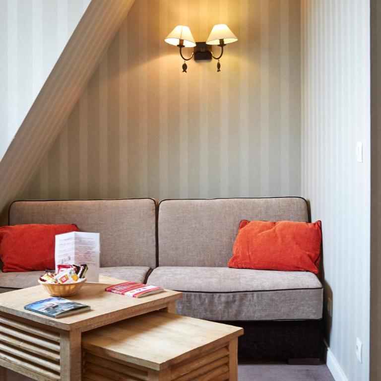 Almoria Hôtel & SPA - Chambre avec Salon (2 Adultes + 2 Enfants) - Vue sur Rue - 1