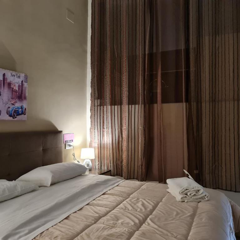 ESPOSITO PLAZA- ROOMS & SUITE - Camera Matrimoniale - 2