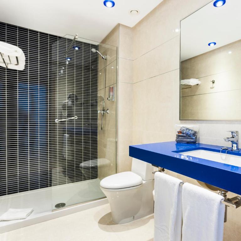 Globales Playa Estepona - Habitación Doble Superior con 2 camas individuales y balcón (2 adultos + 1 niño) - 6