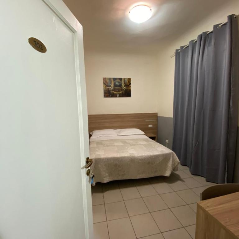 Golden Dream Guest House - Camera Matrimoniale/Doppia con Letti Singoli con Bagno Privato Esterno - 1