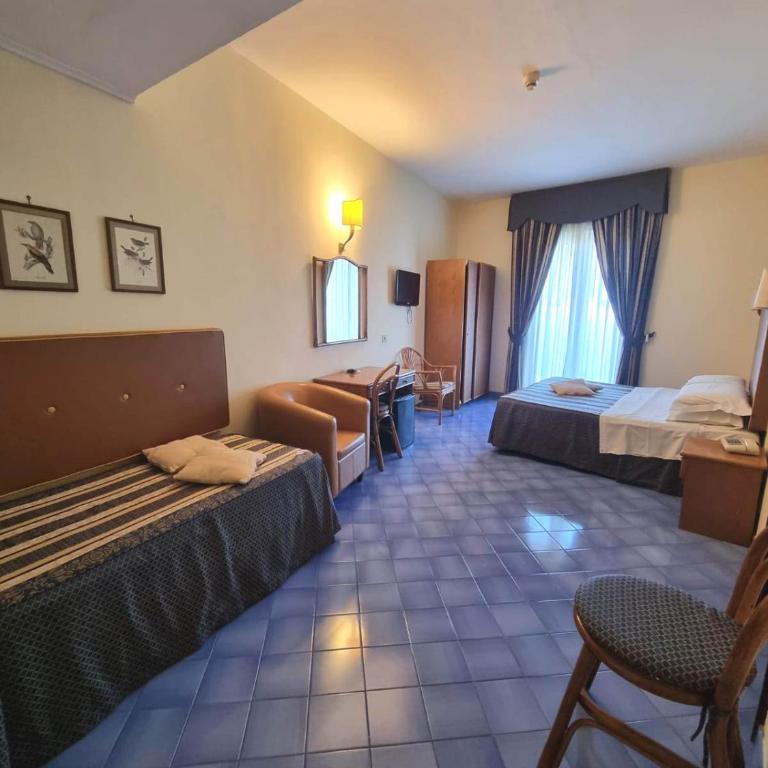 Hotel Girasole - Camera Tripla - 2
