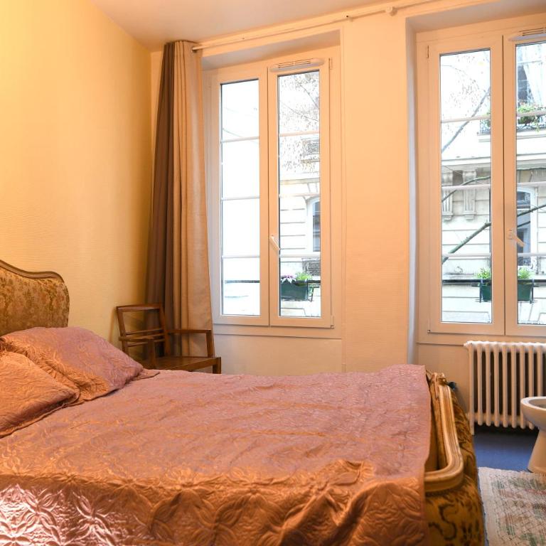 Hotel d'Orléans Paris Gare de l'Est - Camera Matrimoniale con Servizi Igienici in Comune - 2