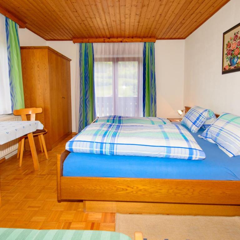 Schrahlehen - Dreibettzimmer mit eigenem Bad - 1