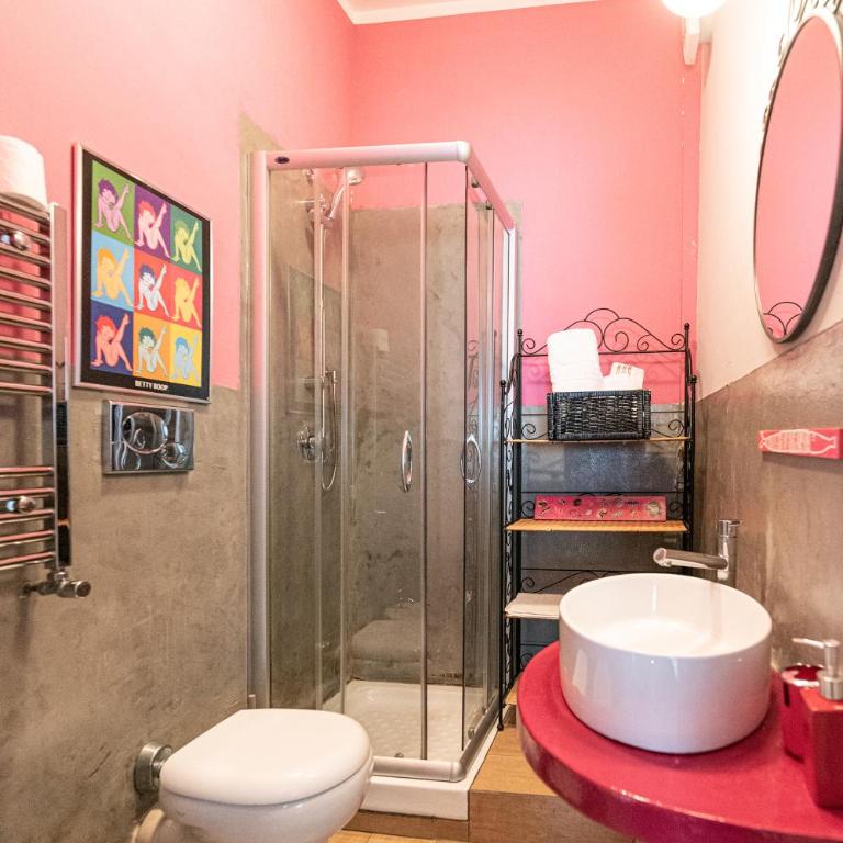 B&B Montecarlo - Camera Matrimoniale/Doppia con Letti Singoli con Bagno Privato Esterno - 5