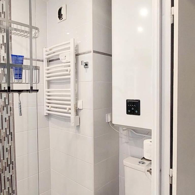 Cosy appartement dans une villa avec piscine, proche du centre et de la mer - Apartamento de 1 dormitorio - 17