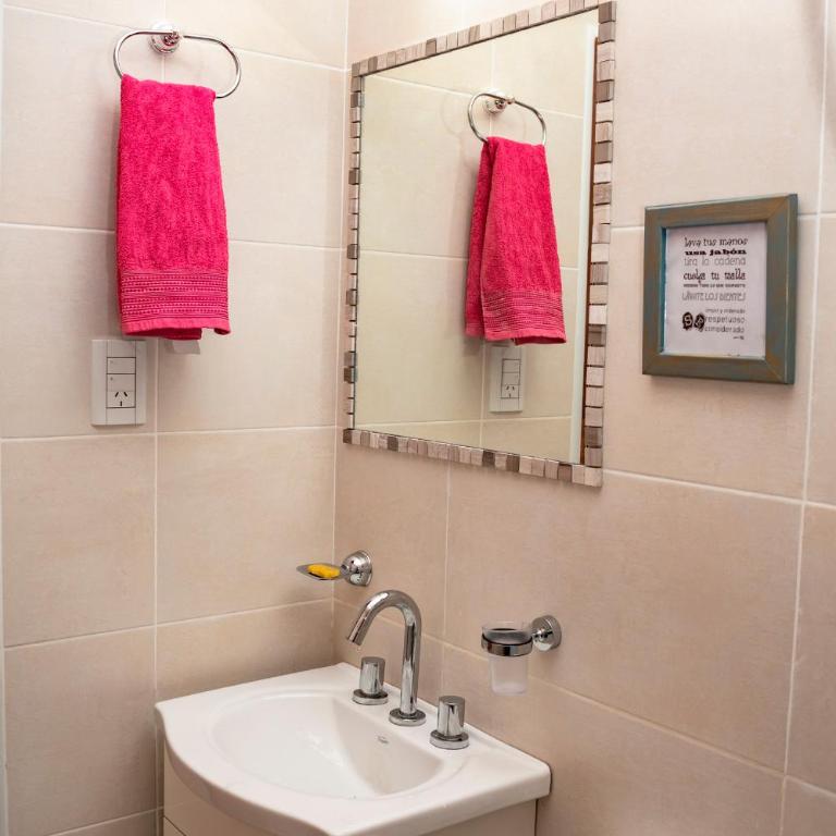 Departamento en calle principal, cómodo, hasta 4. - Apartamento de 2 dormitorios - 16