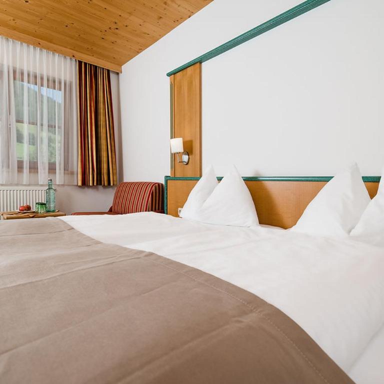 Hotel Langeck - Doppelzimmer mit Balkon - 10