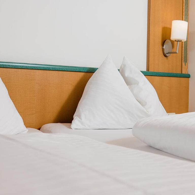 Hotel Langeck - Doppelzimmer mit Balkon - 8