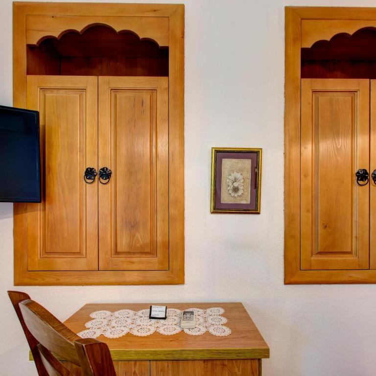 Hotel Almira - Double Room with Balcony - 11