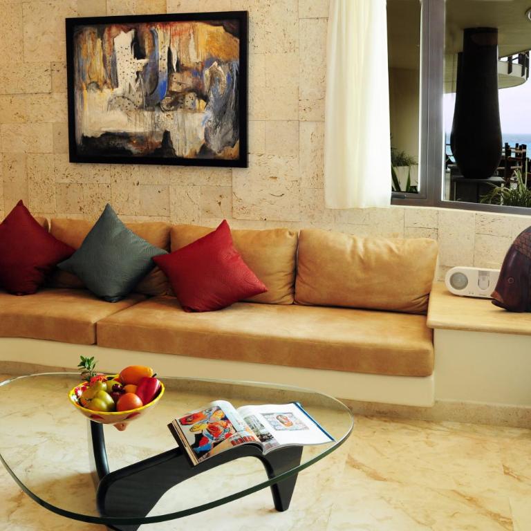 El Taj Oceanfront and Beachside Condo Hotel - Two Bedroom Premium Partial Sea View - 2