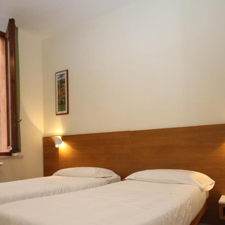 Hotel La Perla - Camera Doppia con Letti Singoli - 2