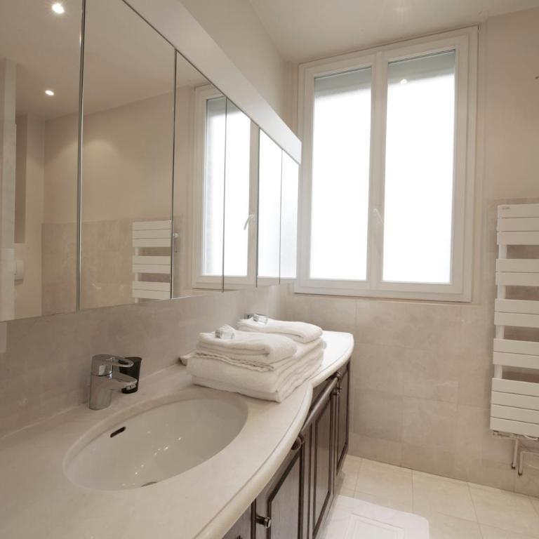 La Villa Paris - B&B - Chambre Lit King-Size avec Baignoire Spa - 16