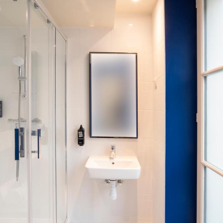 ibis Styles Paris Opera Lafayette - Chambre Standard avec Grand Lit - 6