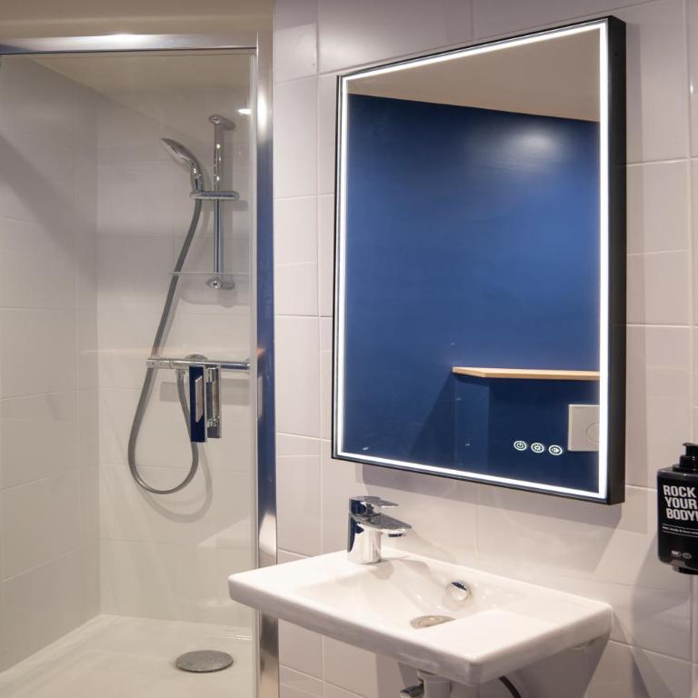 ibis Styles Paris Opera Lafayette - Chambre Standard avec Grand Lit - 11