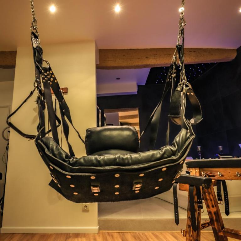 La loveroom bdsm grassoise "La chambre des désirs" - Apartamento de 1 dormitorio - 14