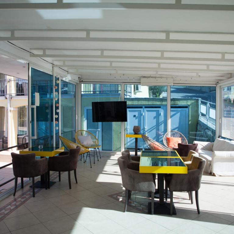 Spa Resort Bečići - Apartman sa Pogledom na Bazen - 25