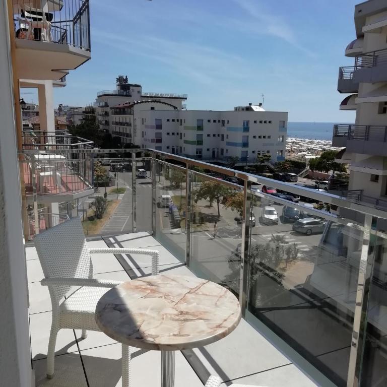 Hotel Marzia Holiday Queen - Camera Matrimoniale con Balcone e Vista Mare - 6