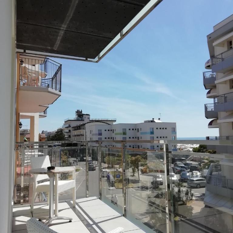 Hotel Marzia Holiday Queen - Camera Tripla Superior con Vista Mare - 4