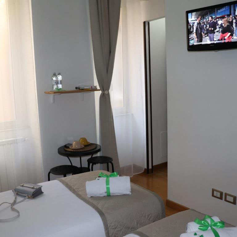 B&B Gaudium Colosseo - Camera Matrimoniale/Doppia con Letti Singoli con Bagno Privato - 5