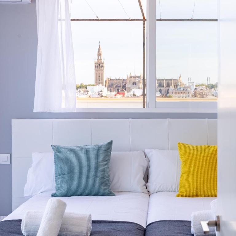 City Center Deluxe Sky View by Valcambre - Apartamento con terraza - 2