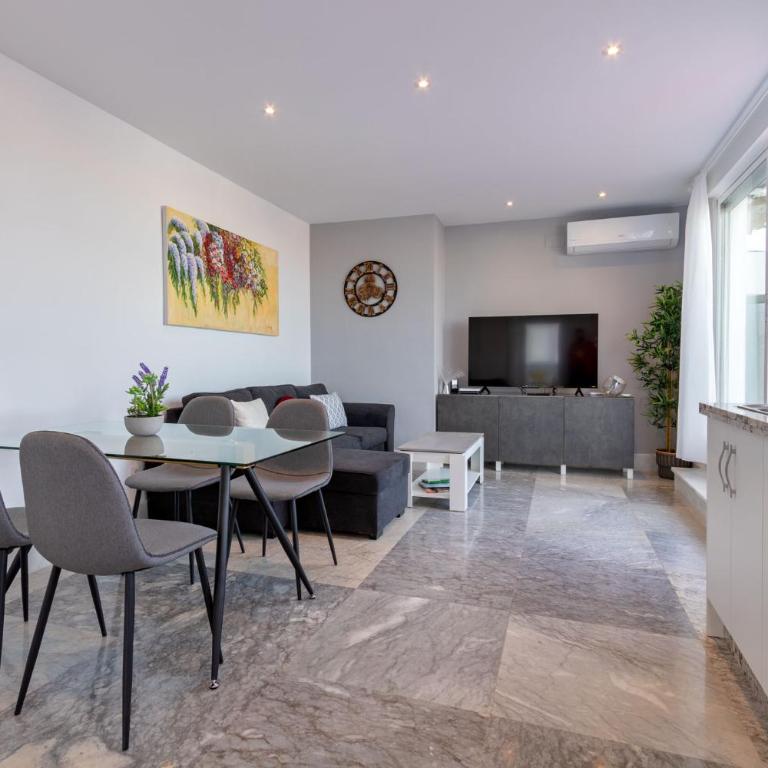 City Center Deluxe Sky View by Valcambre - Apartamento con terraza - 5