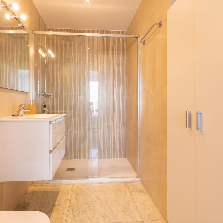 City Center Deluxe Sky View by Valcambre - Apartamento con terraza - 8