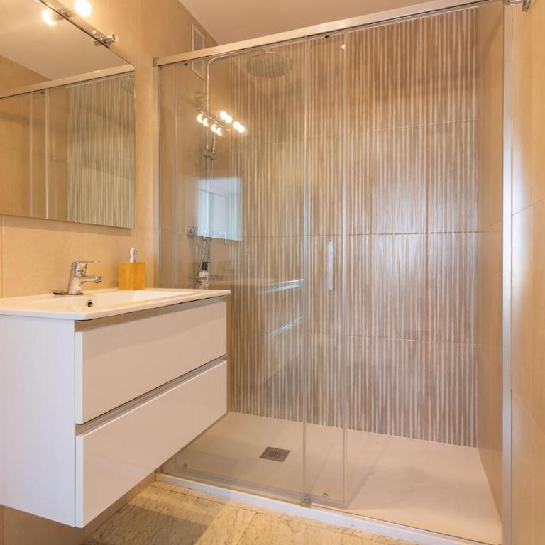 City Center Deluxe Sky View by Valcambre - Apartamento con terraza - 15