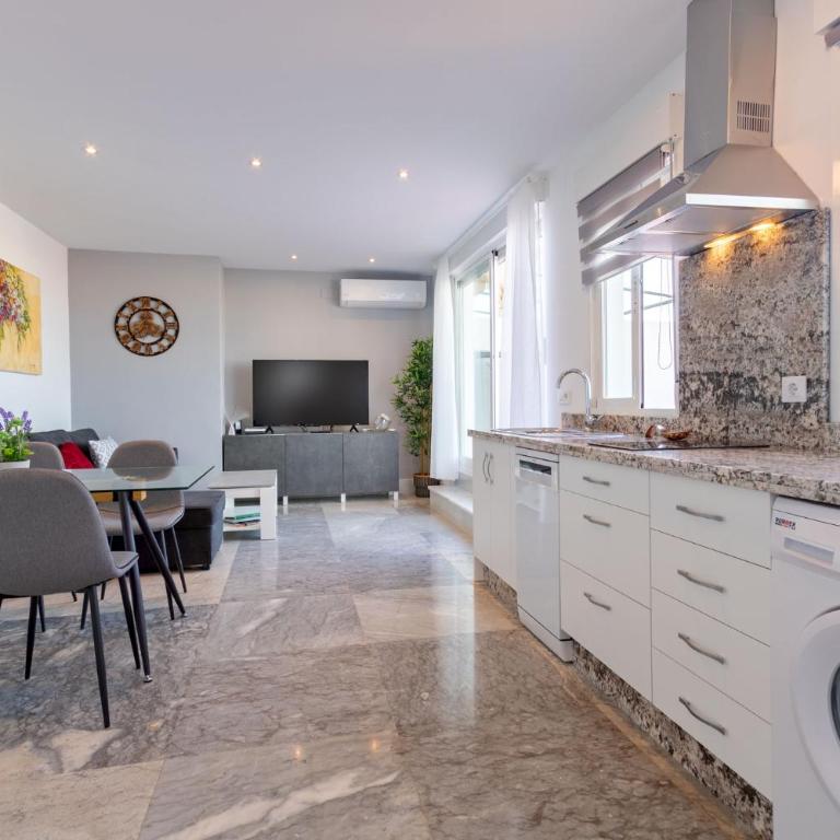 City Center Deluxe Sky View by Valcambre - Apartamento con terraza - 18