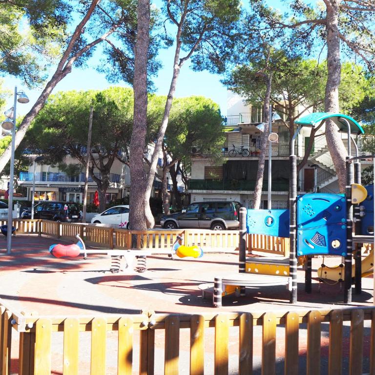Saromar I Apartament amb gran terrassa, per 6 persones a 5 minuts de la Platja Gran - Apartamento con terraza - 36