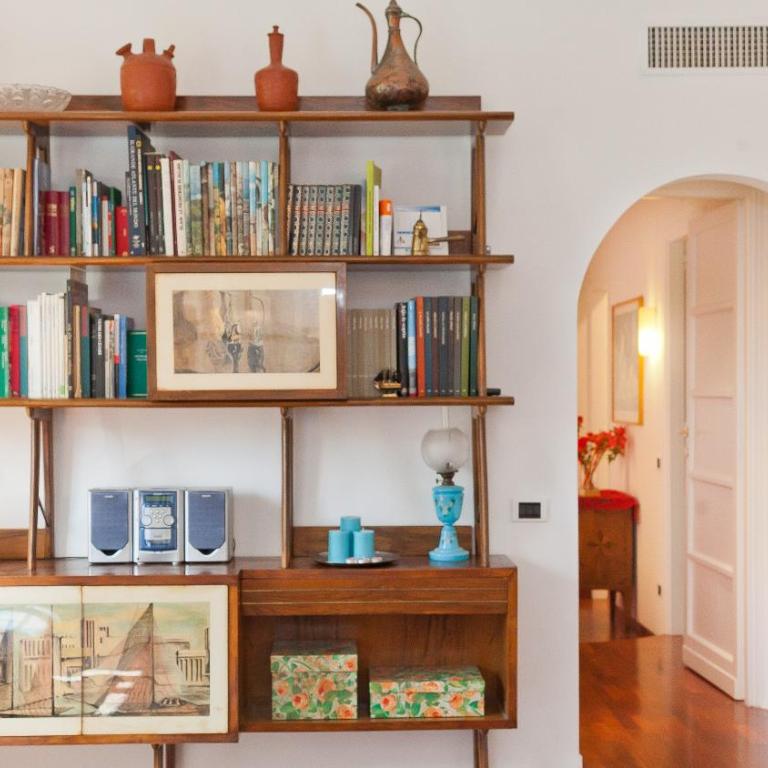 Pateras Flower-Rental in Rome - Appartamento con 2 Camere da Letto - 4